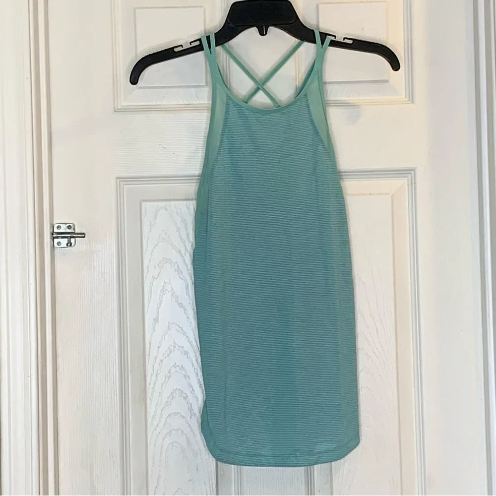 Lululemon Run Off-Route Tank Size 6 in Mint